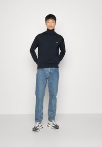 GANT CLASSIC ROLLERNECK - Stickad tröja - evening blue