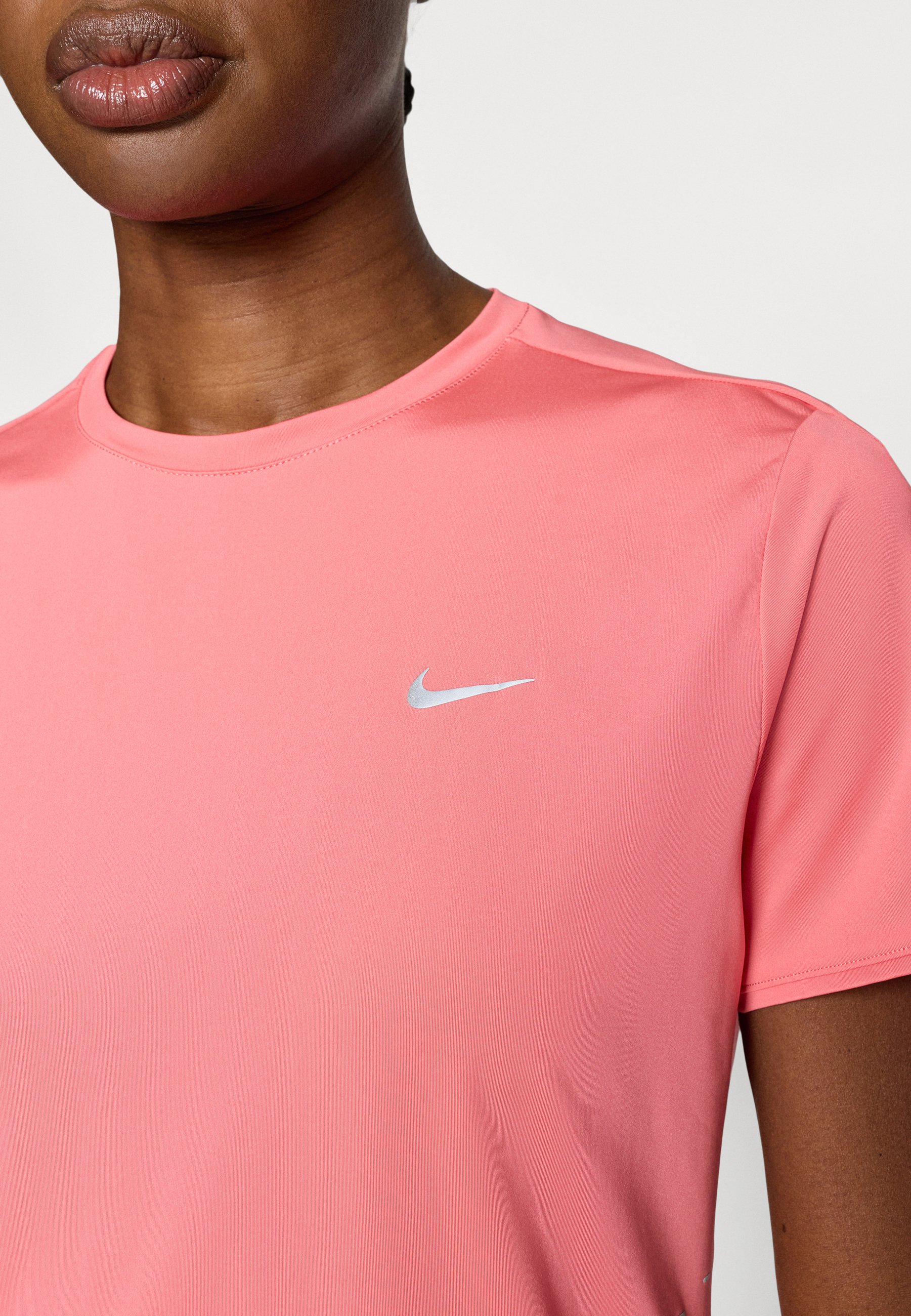 nike t shirt coral