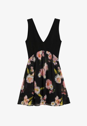 Must mustriga kleit V-kaelusega. Plisseeritud seelikul on mustal taustal roosa ja valge lilleline muster.