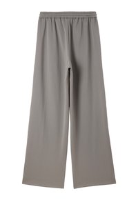 Weite Hose aus einem weichen, hellgrauen Stoff mit einem elastischen Taillenbund. Das Design zeichnet sich durch eine glatte Textur und keine sichtbaren Muster aus.