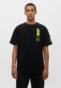 pull and bear one piece zoro