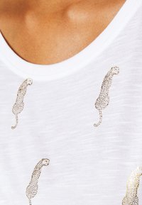 ONLY Camiseta estampada - white