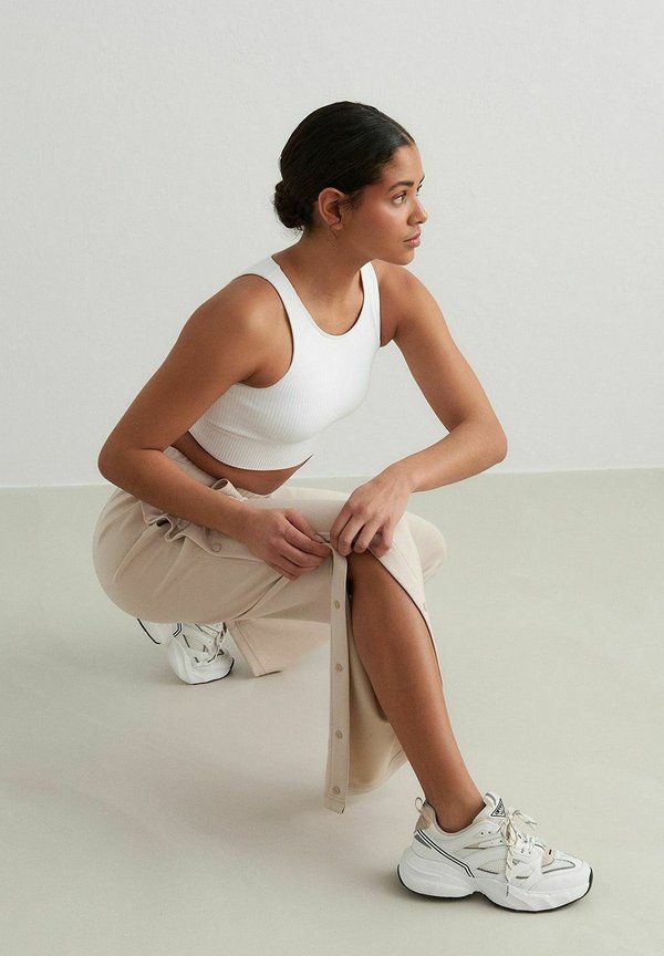 COMFY BUTTONED - Stoffhose - beige