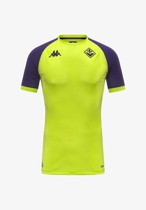 Maglia sportiva a maniche corte in giallo acceso con maniche viola scuro e logo sul petto, mostrata su sfondo bianco.