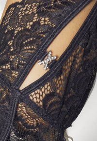 Ann Summers DIAMOND KISS CHEMISE - Nattskjorte - black