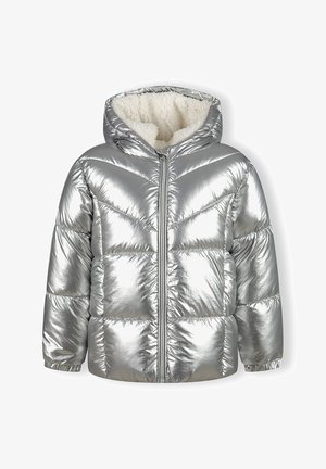 Srebrna kurtka puchowa o błyszczące finiszu, z kapturem, z przodu na zamek błyskawiczny i miękką kremową podszewką z polaru. Design w jodełkę.