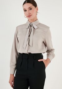 LELA - REGULAR FIT - Button-down blouse - stone Thumbnail Image 1