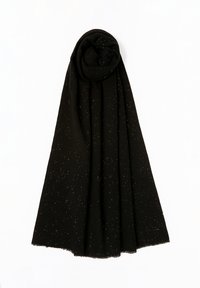 Sciarpa nera realizzata in materiale morbido, con puntini argentei sparsi, dalla consistenza liscia e con bordi frangiati. Arrotolata a un'estremità.