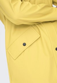 ONLY ONLELISA - Casaco impermeável - yolk yellow
