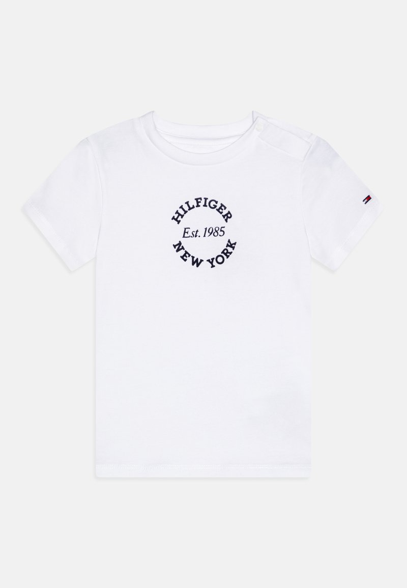 Fehér pamut póló, katonai kékre hímezett "HILFIGER NEW YORK Est. 1985" felirattal, kör alakú mintával. Nyomókával zárható váll.