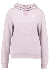Ljusrosa hoodie i mjukt tyg med kanguruficka, dragskohuva och en vit Nike-logotyp på bröstet.