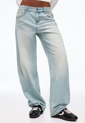 Bershka, BALLOON - BAGGY - Jean boyfriend - light blue denim