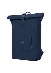 Zaino navy a forma di roll-top realizzato in tessuto resistente, con una tasca frontale con zip, spallacci regolabili e un design minimalista.
