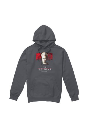 Dunkelgrauer Kapuzenpullover mit einer Grafik eines blassen Mannes mit weißen Haaren und dem Text „The Lost Boys“ darunter auf rotem Hintergrund.