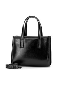 Borsa a tracolla in pelle nera con due manici superiori, forma rettangolare, texture liscia, chiusura con cerniera e tracolla removibile.