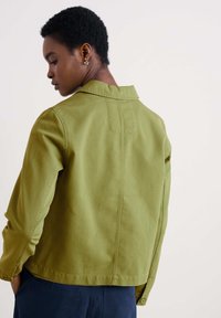 Seasalt Cornwall Giacca leggera - green aloe