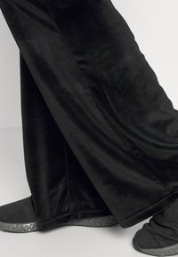 Even&Odd Curvy Calças - black