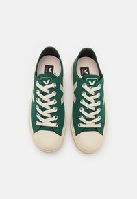 Veja WATA II - Trainers - poker pierre