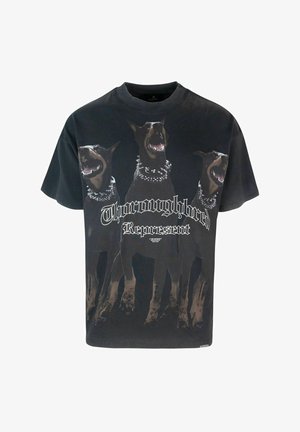 T-shirt grafico nero con tre cani Doberman con collari d'argento. La scritta "Rappresentanza Pura" è in un carattere bold. Maniche corte.