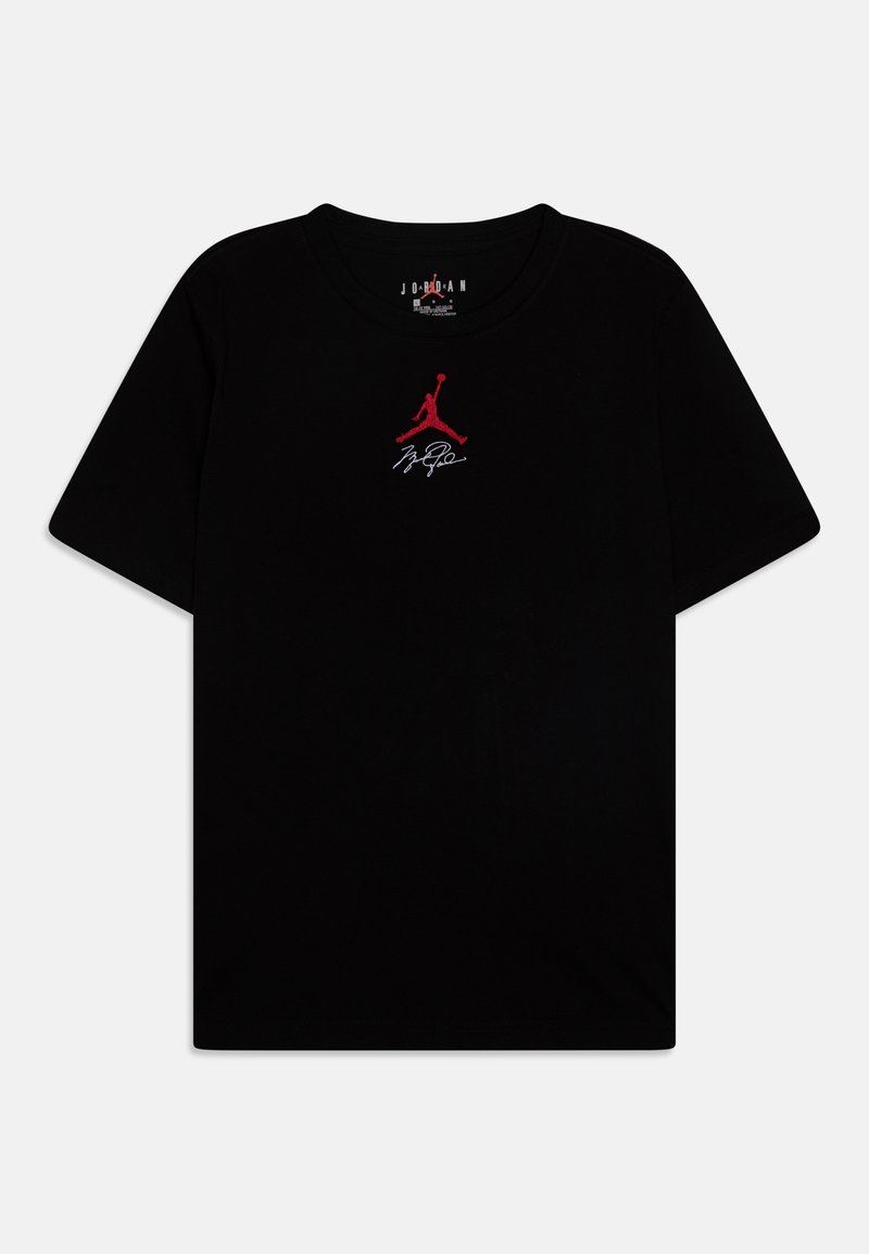 Černé bavlněné tričko s krátkými rukávy, na hrudi s červeným vyšitým logem Jumpman a podpisem. Kulatý výstřih.