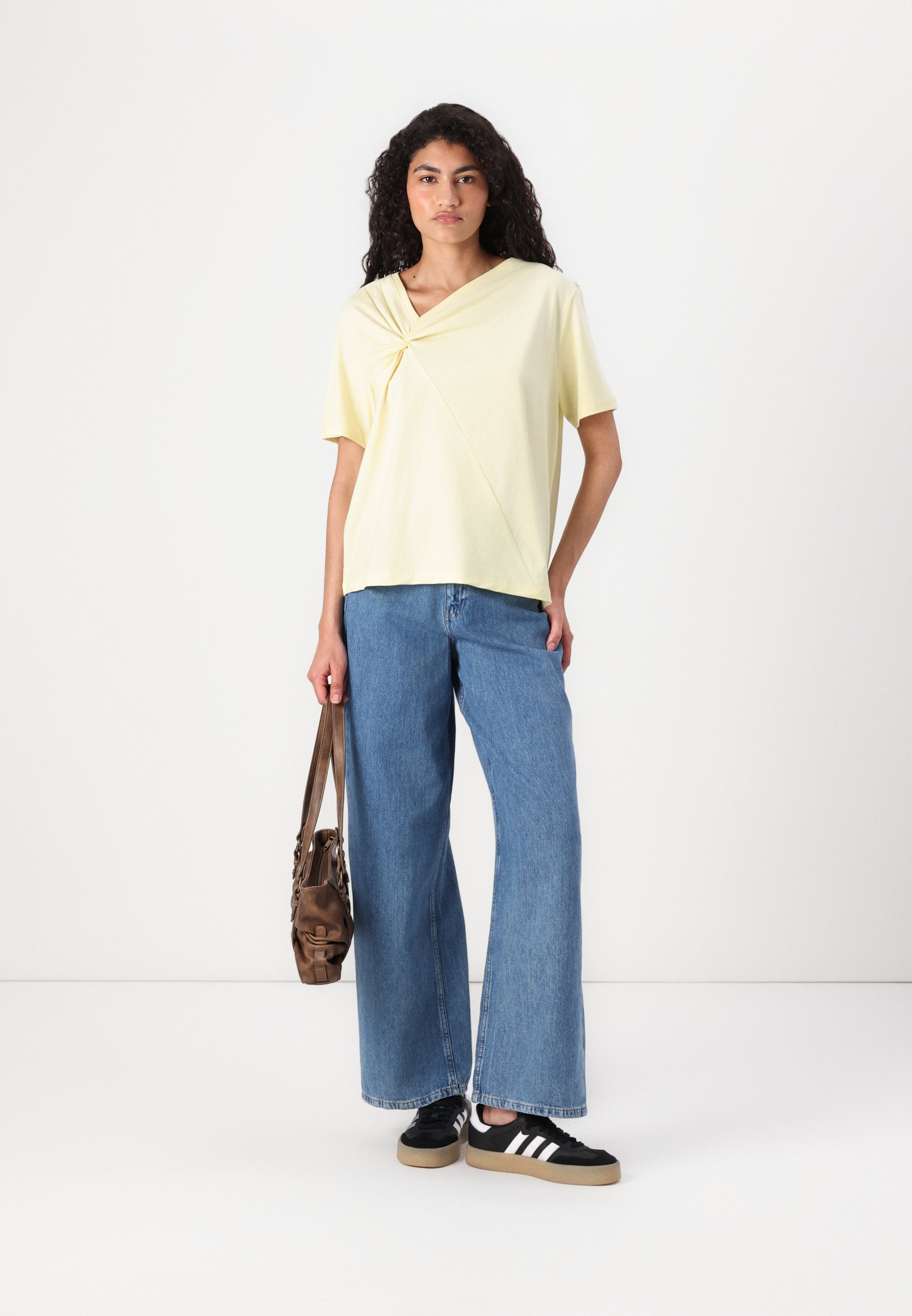 売れ筋商品|||ジースター Tシャツ レディース トップス OPEN V RELAXED - Basic T-shirt - bright pistache OVERSIZED COTTON T-SHIRT - LIGHT GREEN | COS