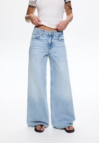 PULL&BEAR - Jean flare - light blue denim Image miniature 1