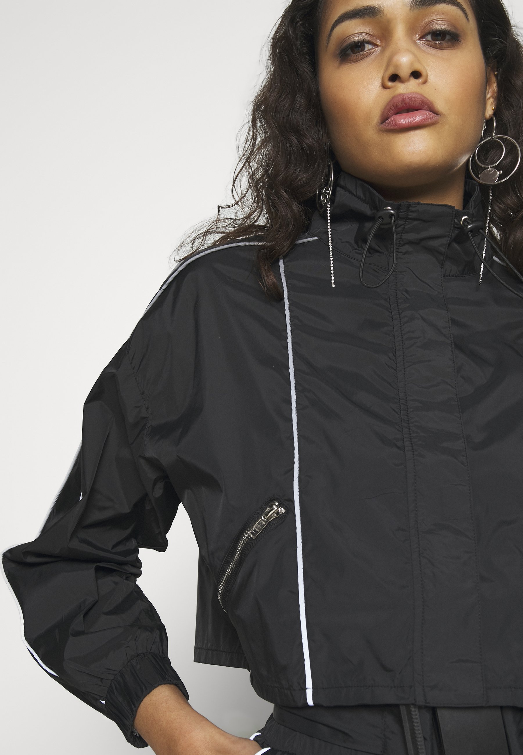 Missguided CODE CREATE CROPPED JACKET WITH REFLECTIVE PIPING Sixth June CROPPED IRIDESCENT JACKET Treningsjakke black