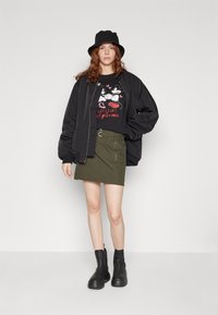 ONLY ONLMICKEY LIFE VALENTINE - Apdrukāts T-krekls - black print/love like