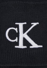 Calvin Klein Jeans EMBRO BEANIE UNISEX - Beanie - black