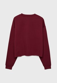 Felpa corta a maniche lunghe di colore rosso scuro con polsini a coste e scollatura rotonda, mostrata da dietro su uno sfondo neutro.