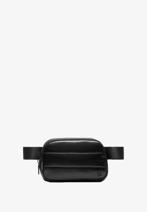 Černá polstrovaná ledvinka s hladkým povrchem, obdélníkovým tvarem, postranním zipem a nastavitelným popruhem pro bezpečné nošení. Minimální branding.