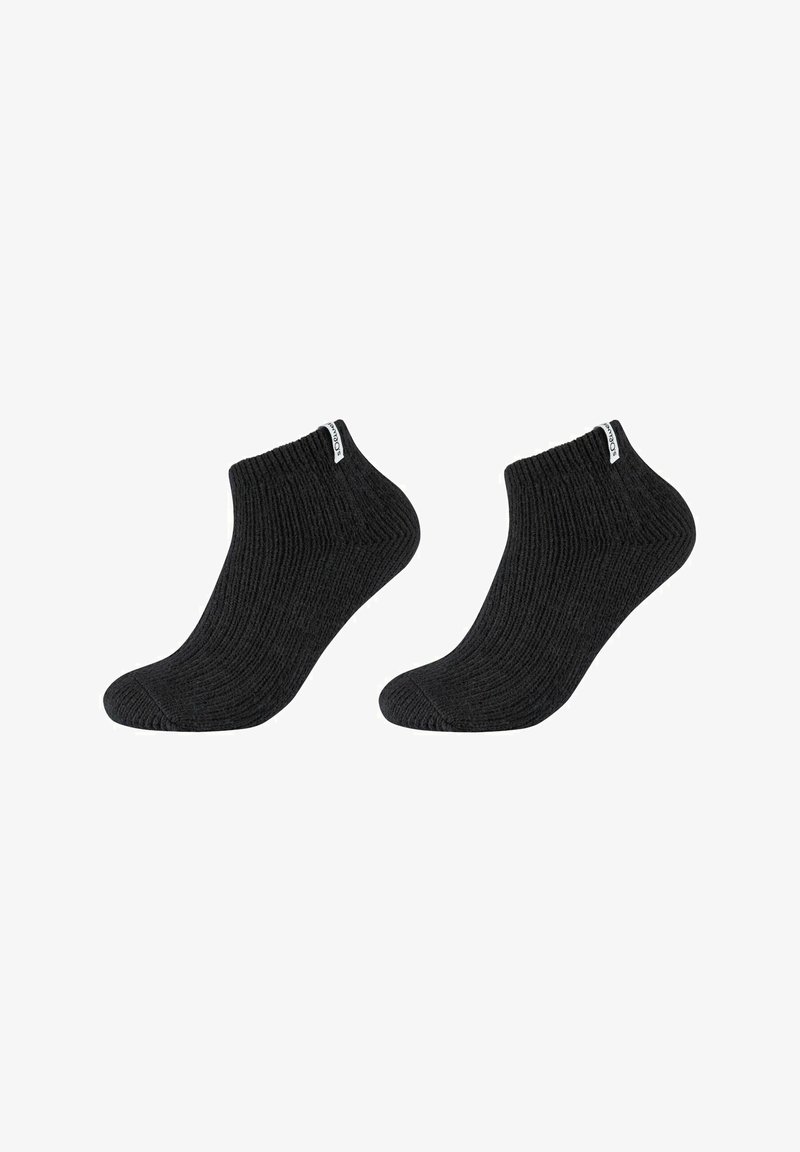 Schwarze Knöchelsocken mit geripptem Muster und verstärkter Zehenpartie, ausgestattet mit einem kleinen Markenlabel am Bündchen. Klassisches und vielseitiges Design.
