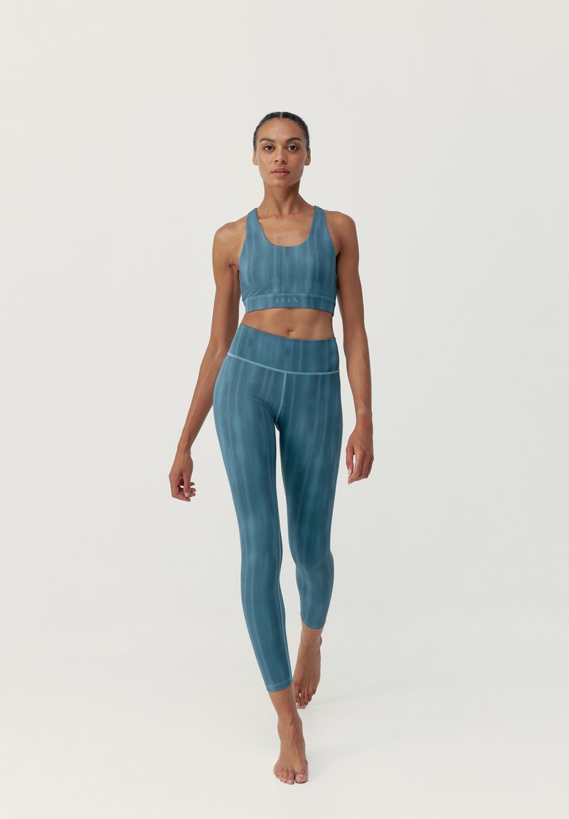 Born Living Yoga Reggiseno sportivo con sostegno medio blu