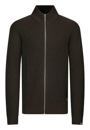 Suéter marrón de punto con cremallera y cuello alto, patrón texturizado, mangas largas y puños y dobladillo acanalados. Detalle de cremallera plateada.