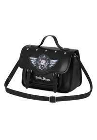 Bolso de mano de imitación piel negra con cierre de solapa, presenta tachuelas plateadas, un gráfico de Betty Boop con alas y una correa de hombro ajustable.