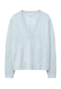 Pull bleu clair à manches longues avec col en V et motif losange en relief sur le tissu, poignets et ourlet côtelés.