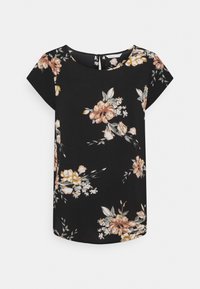 Blusa negra de flores con mangas cortas, con patrones de rosas y flores blancas, escote redondo y dobladillo curvado. Fabricada en tela ligera.