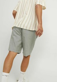 Jack & Jones Shorts - deep lichen green