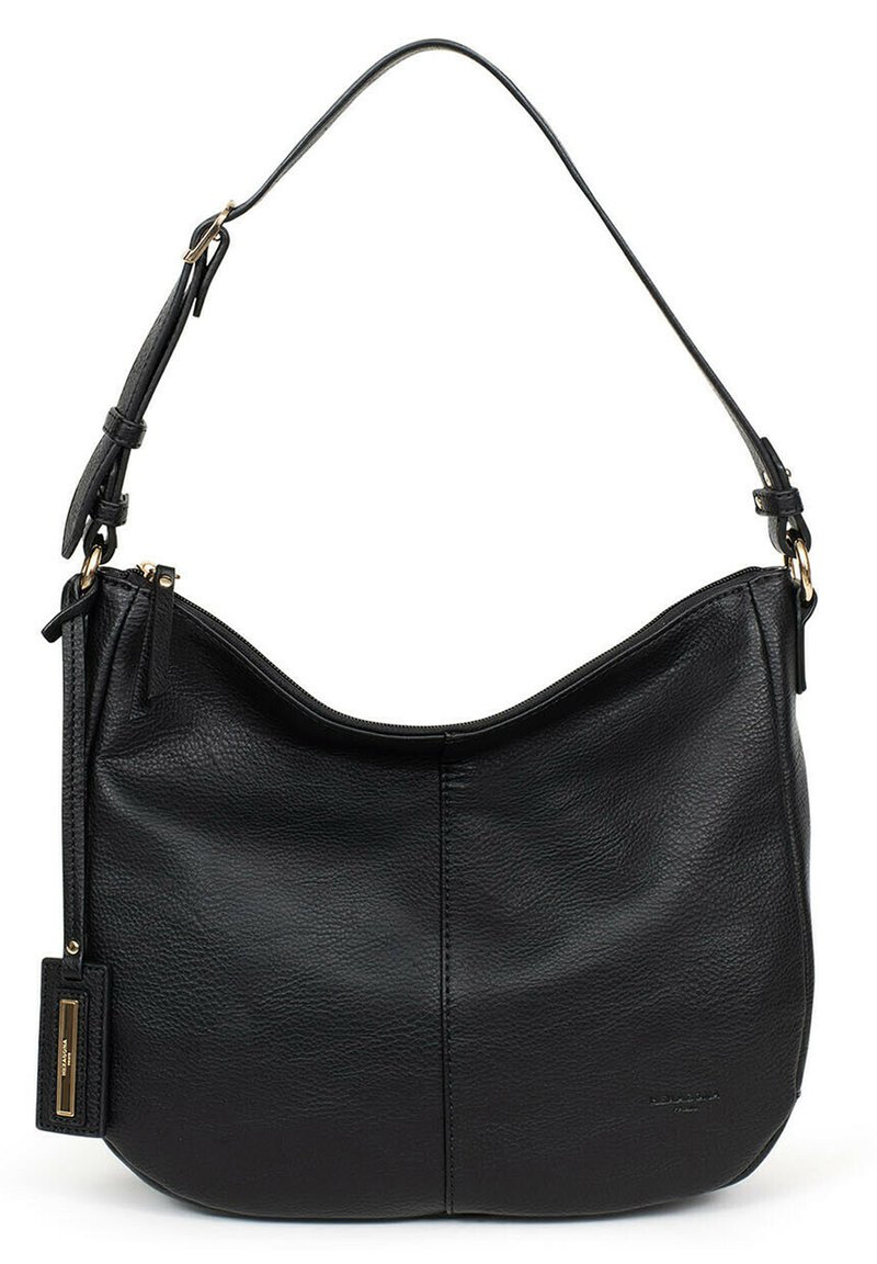 Borsa a tracolla in pelle nera con forma curvata, superficie testurizzata, tracolla regolabile e dettagli in metallo dorato. Scomparto principale con zip.