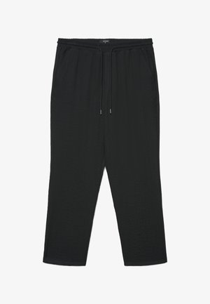 Pantaloni neri dal taglio comodo realizzati in tessuto leggero. Presentano una vita elastica con coulisse e due tasche laterali. Tessuto dalla texture liscia.