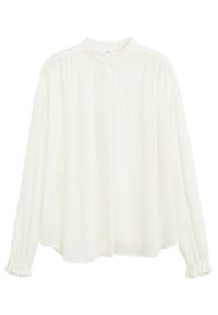 Chemise blanche à manches longues en tissu léger. Elle présente un col montant, des poignets froncés, une coupe décontractée et une subtile texture verticale.