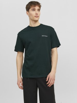 Jack & Jones JORVESTERBRO BACK SS CREW NECK  - Nyomott mintás póló - magical forest