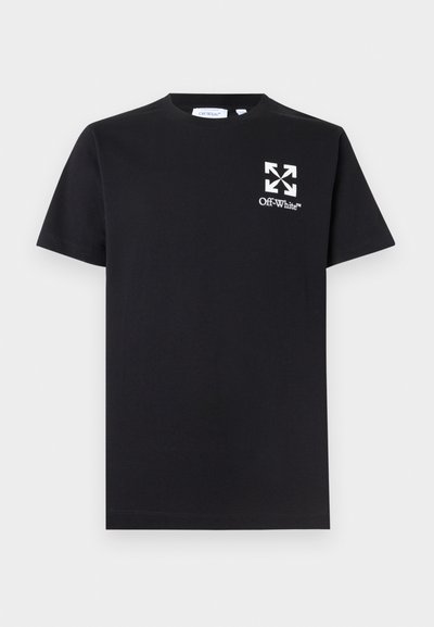Μαύρο κοντομάνικο μπλουζάκι με λευκό λογότυπο Off-White και γραφικό βέλους στο πάνω αριστερό μέρος του στήθους, με λαιμόκοψη.