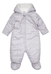 Grijze gewatteerde onesie met een capuchon, voorzien van een zachte witte voering, ritssluiting en een sterrenpatroon in roze en wit, met voetjes.