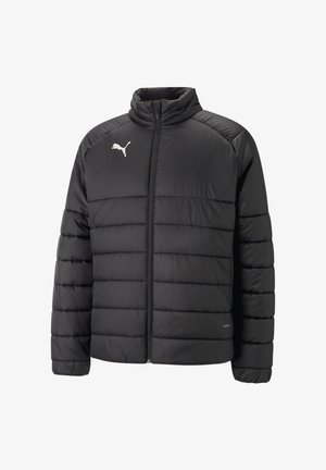 Zwarte gewatteerde jas met een hoge kraag, horizontaal gestikte ontwerp, ritssluiting aan de voorkant en een wit Puma-logo op de linkerborst. Soepele textuur.