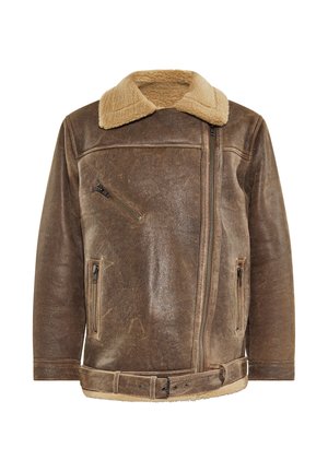 Veste en cuir marron avec un col en shearling, trois poches zippées, une taille ceinturée et une finition texturée. Présente une fermeture éclair à l'avant.