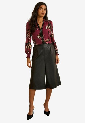 PETITE FIT  NOTCH NECK HARDWARE  - Pusero - burgundy animal