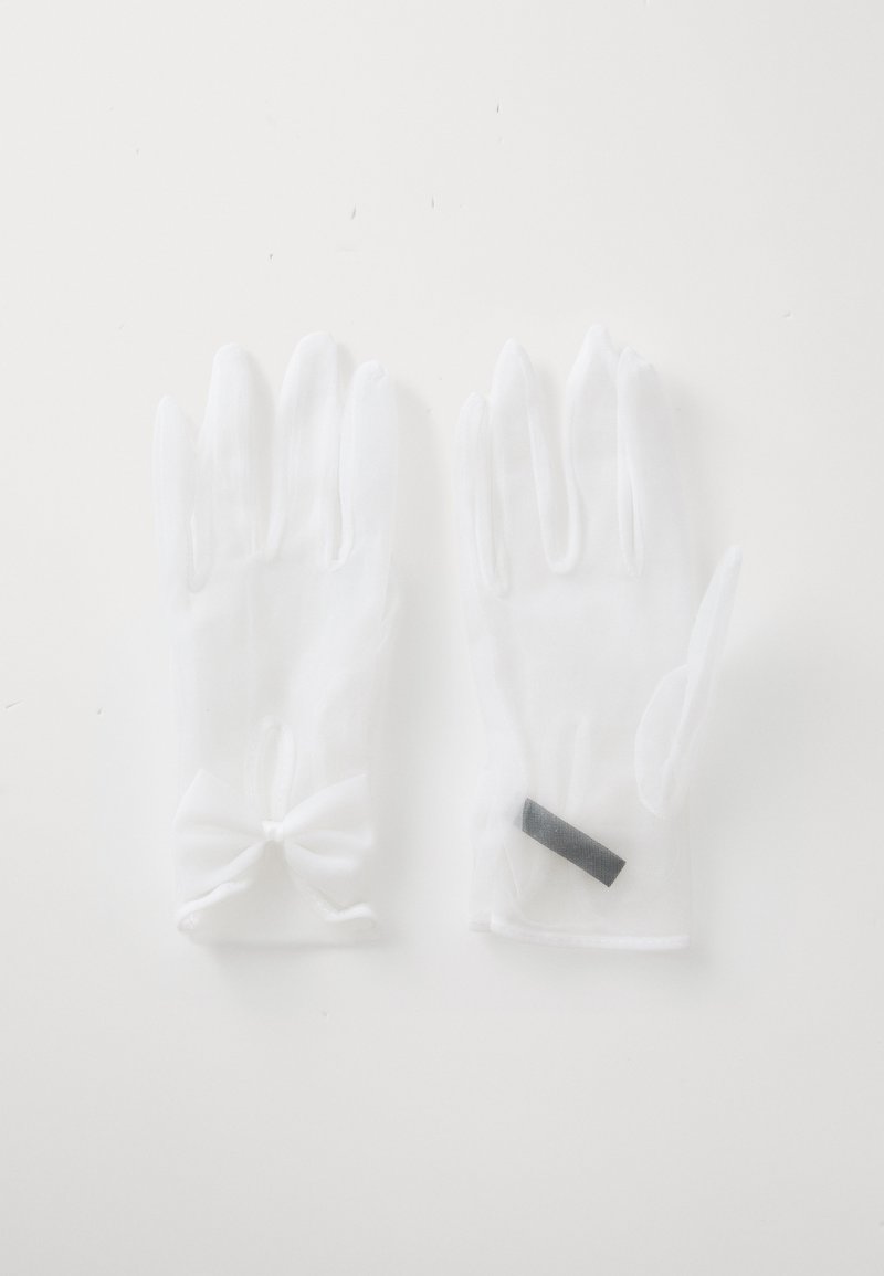 Gants en tulle blanc avec un détail en satin à la cheville et une accent noir sur un des gants, présentant un design ajusté et lisse.