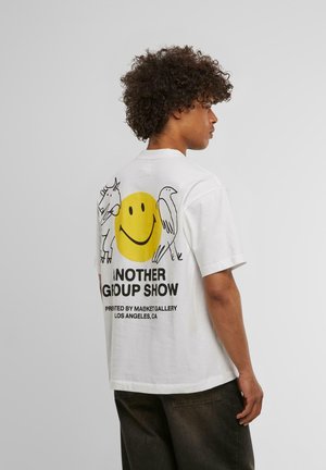 SMILEY CAM - Print T-shirt - white