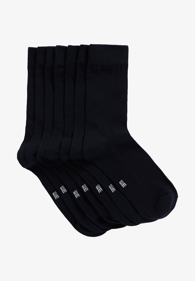 Fekete pamut zoknik, bordás szegéllyel és megerősített lábujjal, egy halomban elhelyezve, a boka közelében elhelyezett logóval.